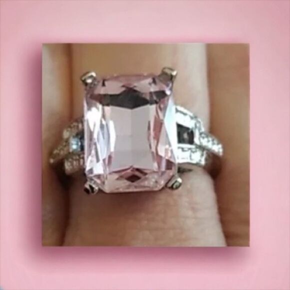 Elegant Pink Gemstone Ring - Picture 1 of 14